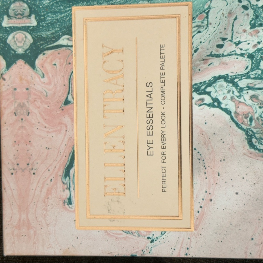 Ellen Tracy Marbled Eye Essentials Palette